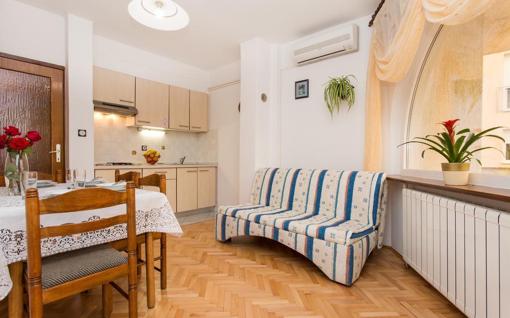 Apartments Lucija Baška Exteriör bild